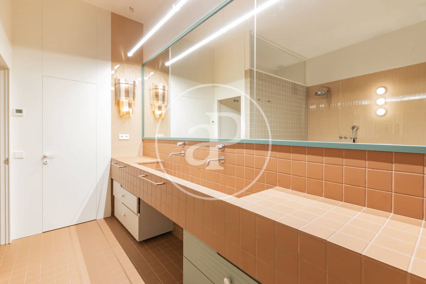 4 quarto Apartamento para arrendar em Madrid cidade - 11 000 € (Ref: 9899656)
