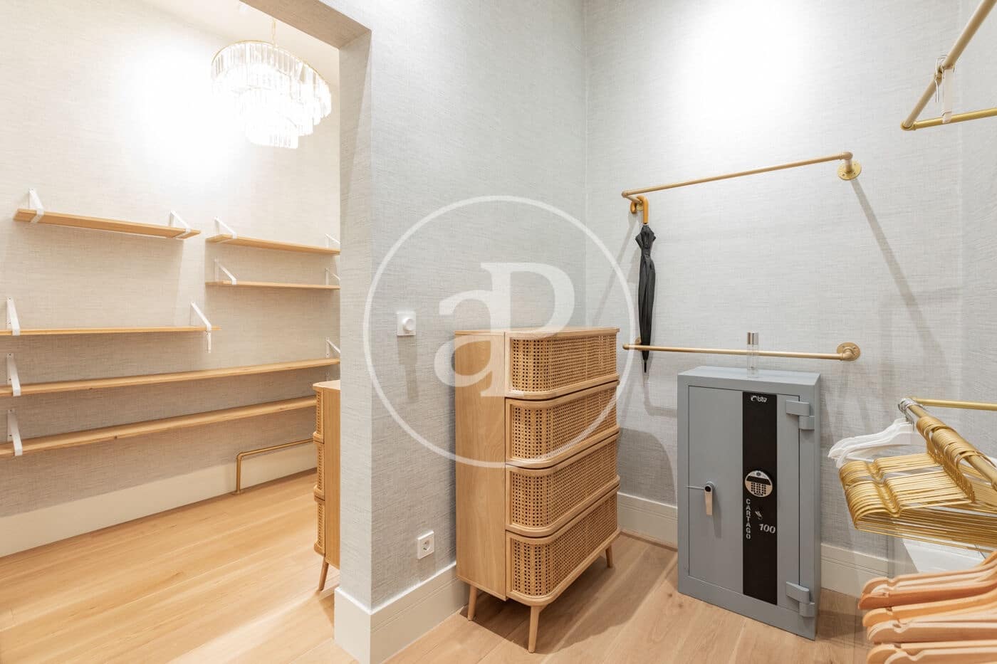 4 quarto Apartamento para arrendar em Madrid cidade - 11 000 € (Ref: 9899656)
