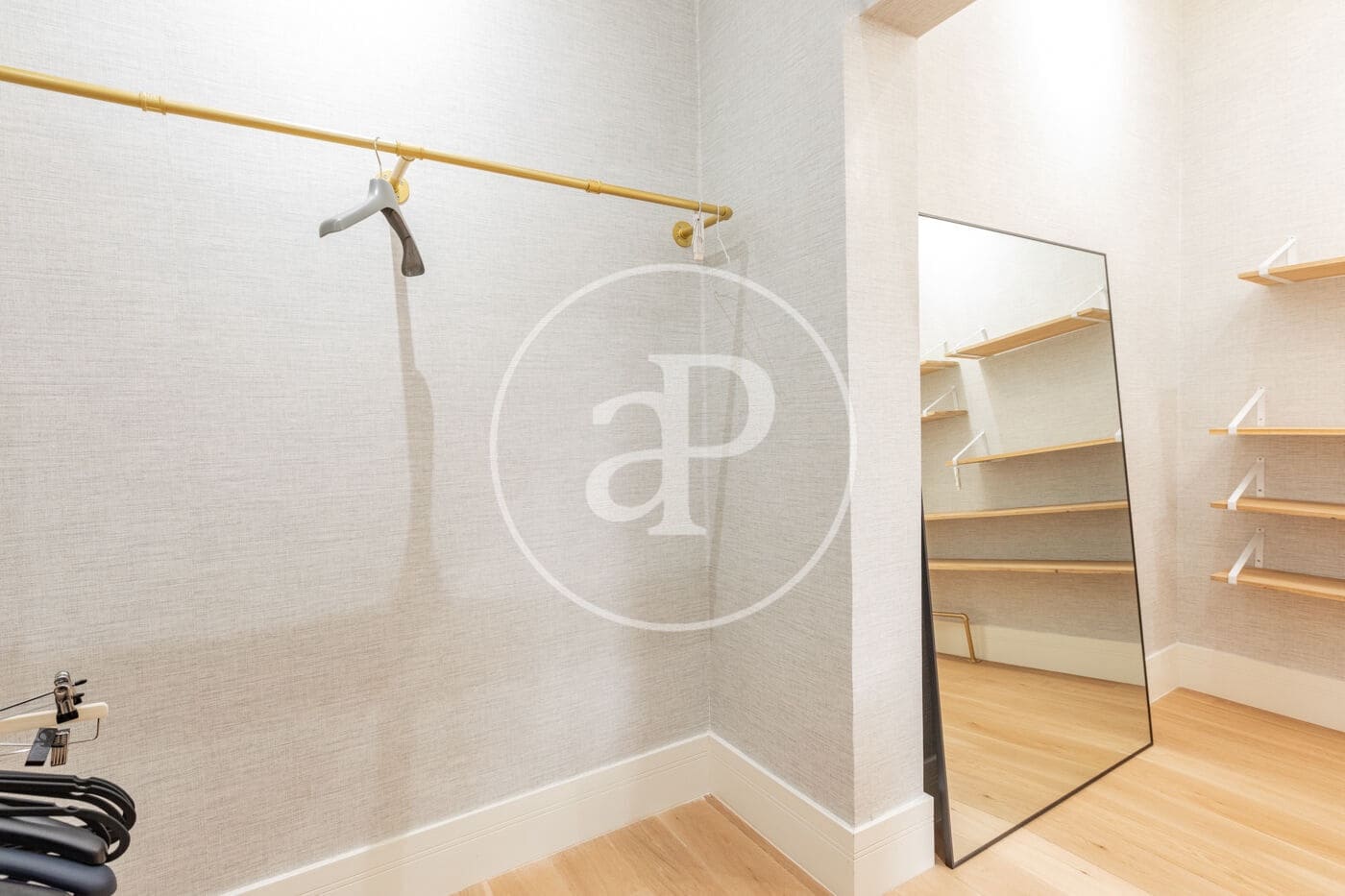 4 quarto Apartamento para arrendar em Madrid cidade - 11 000 € (Ref: 9899656)