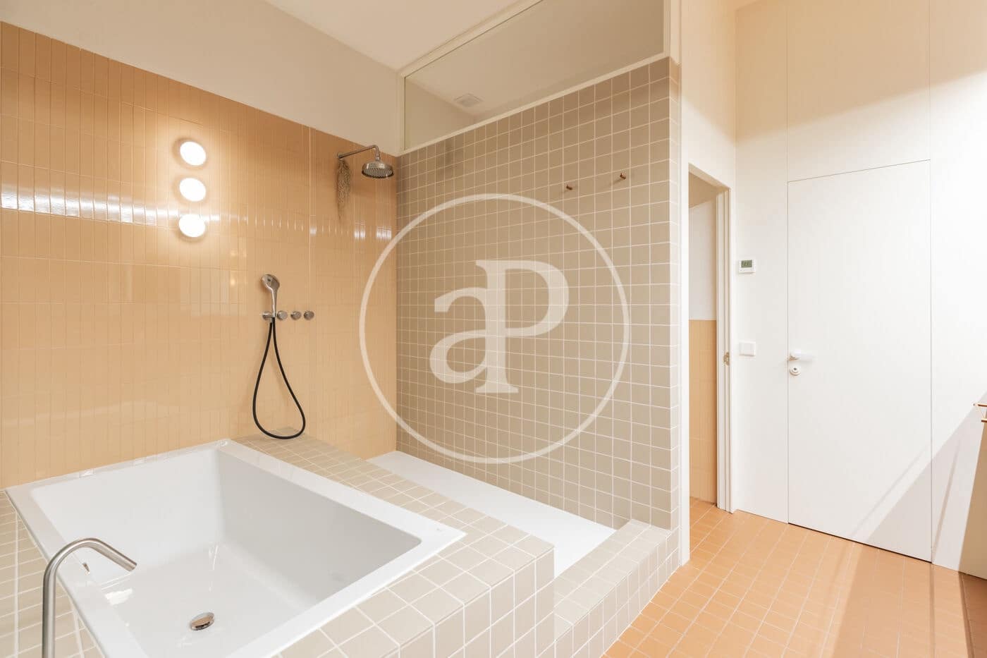 4 quarto Apartamento para arrendar em Madrid cidade - 11 000 € (Ref: 9899656)