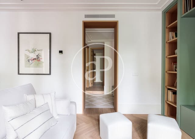 2 bedroom Apartment for sale in Palacio, Madrid city - € 1,295,000 (Ref: 9904643)
