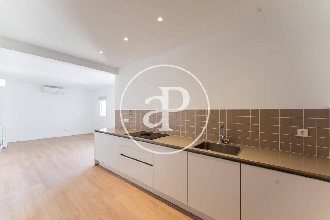 3 slaapkamer Appartement te huur in Madrid stad met garage - € 2.000 (Ref: 9904647)