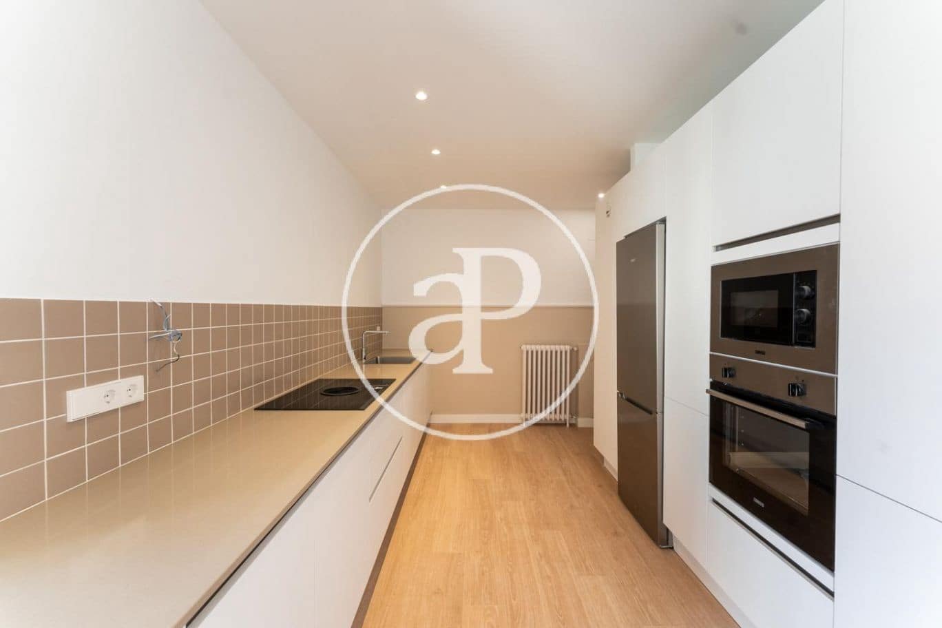 3 slaapkamer Appartement te huur in Madrid stad met garage - € 2.000 (Ref: 9904647)