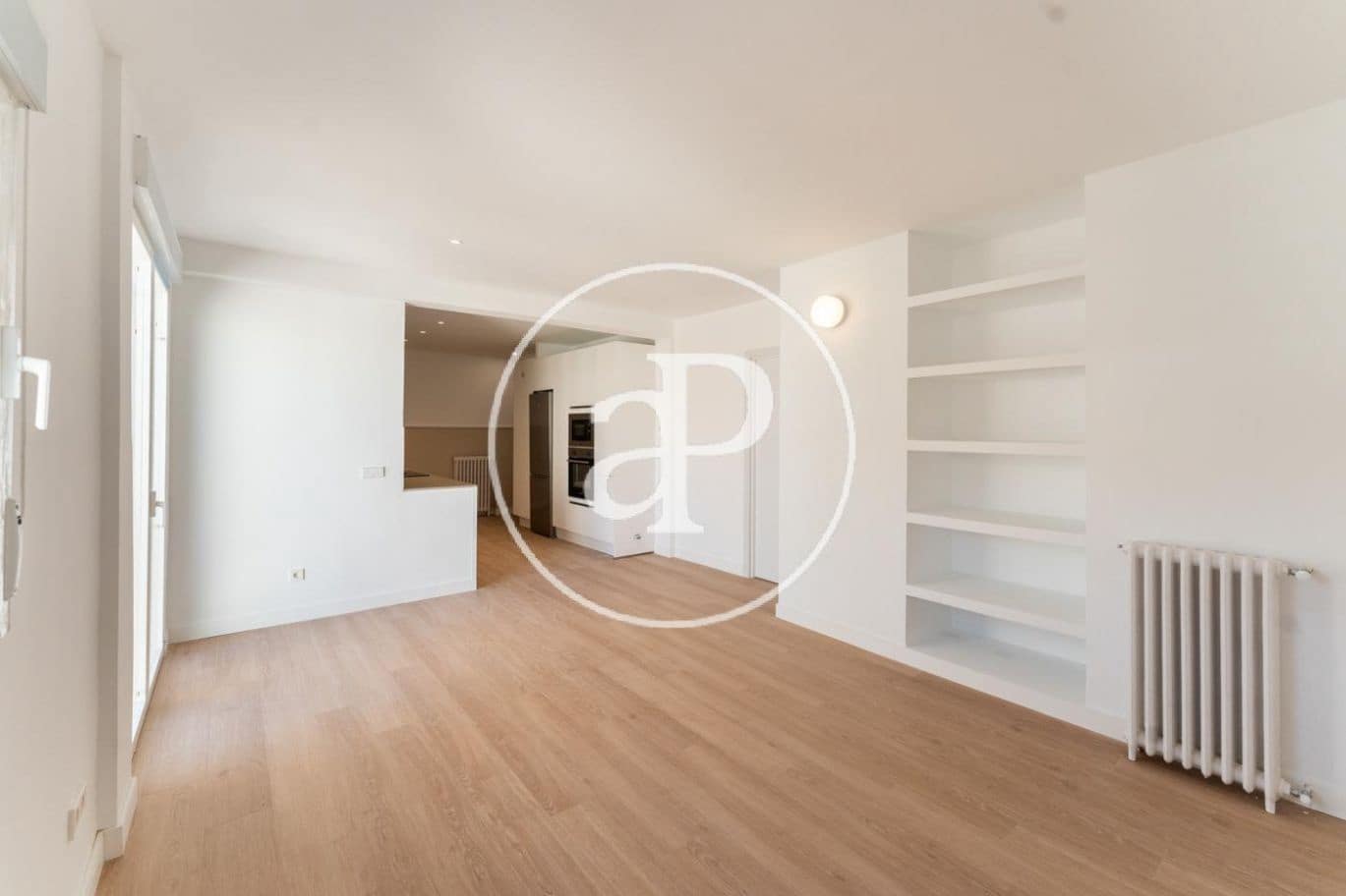3 slaapkamer Appartement te huur in Madrid stad met garage - € 2.000 (Ref: 9904647)