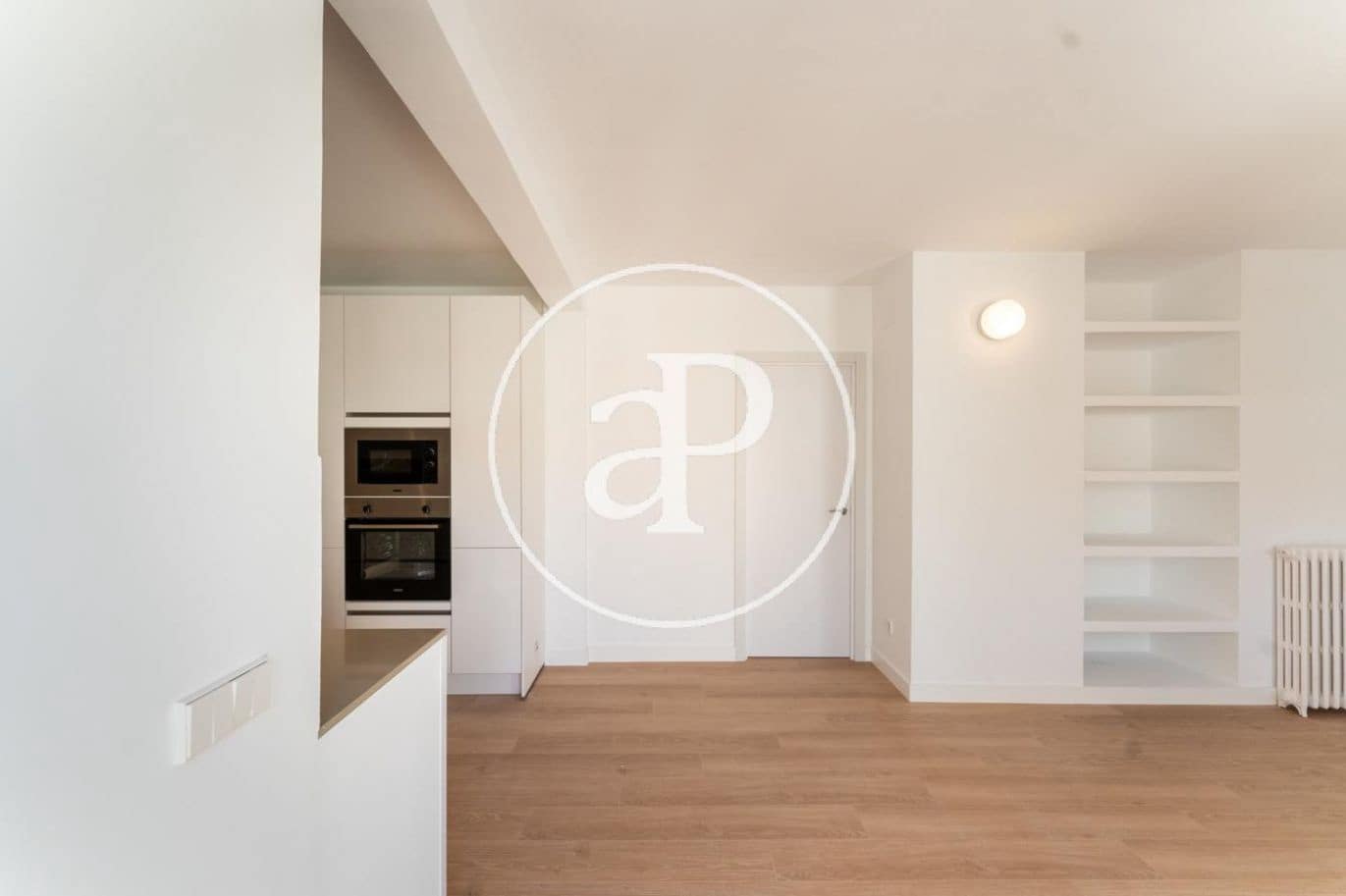 3 slaapkamer Appartement te huur in Madrid stad met garage - € 2.000 (Ref: 9904647)
