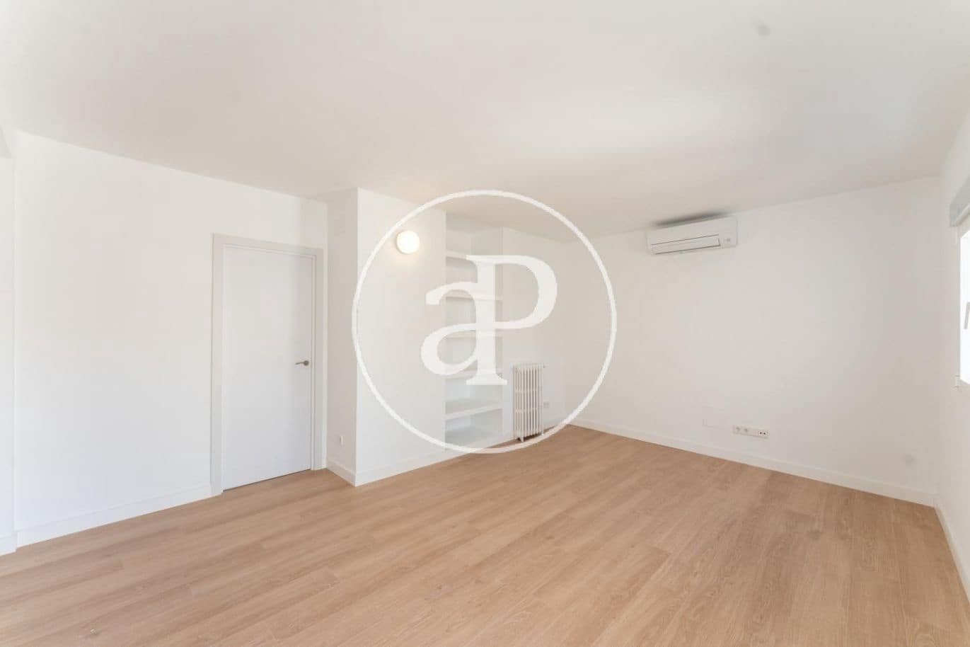 3 slaapkamer Appartement te huur in Madrid stad met garage - € 2.000 (Ref: 9904647)