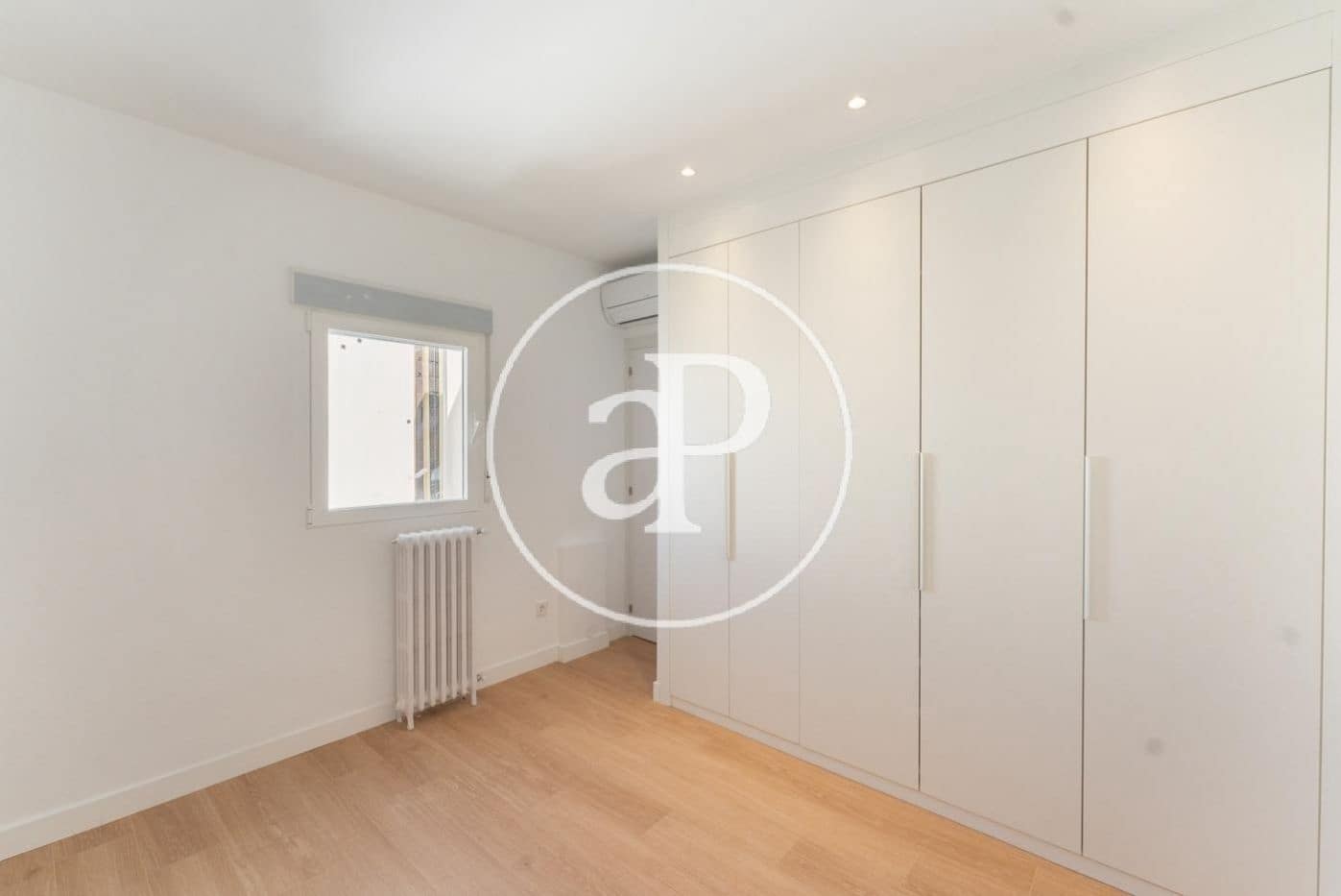 3 slaapkamer Appartement te huur in Madrid stad met garage - € 2.000 (Ref: 9904647)