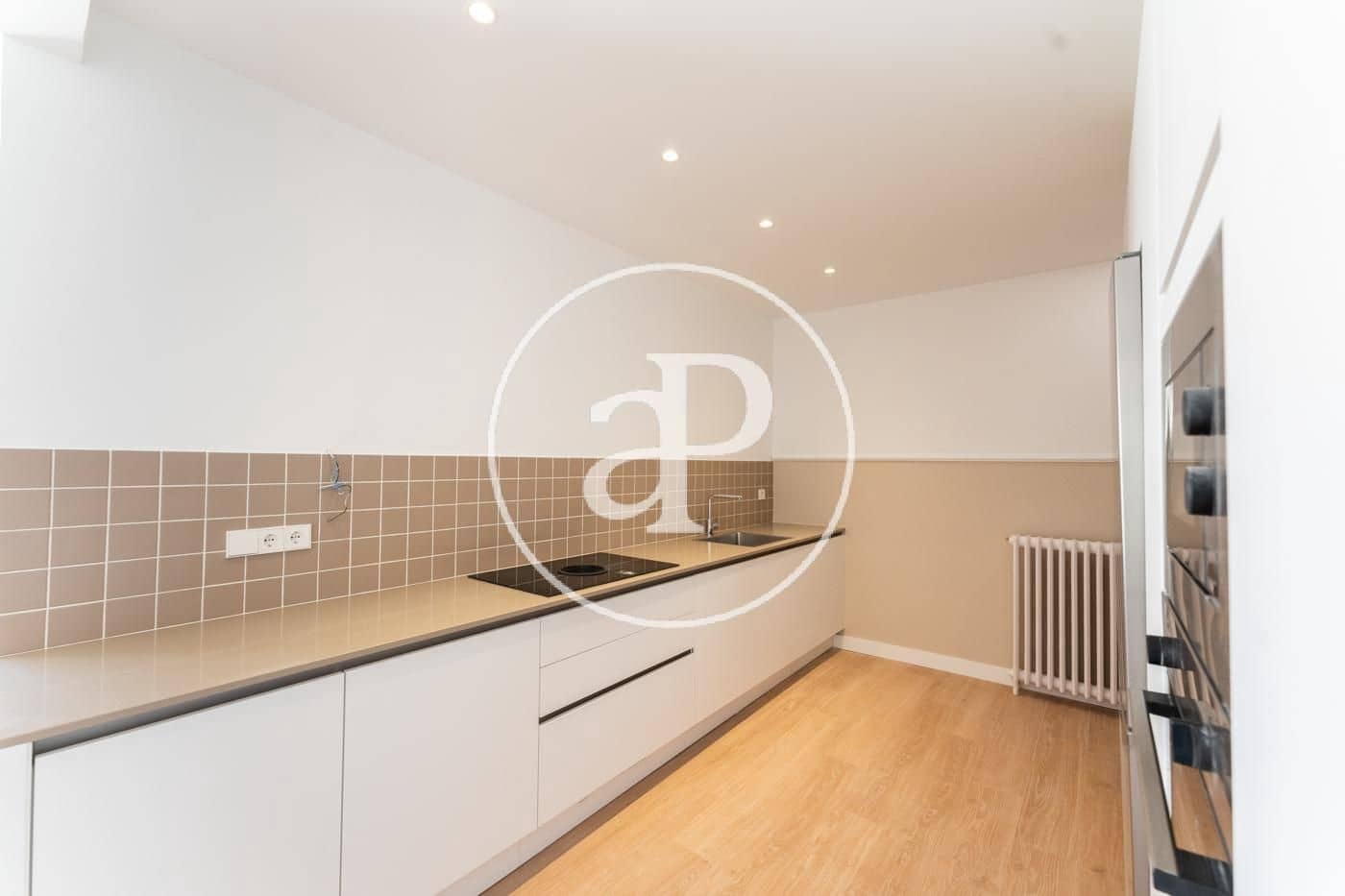 3 slaapkamer Appartement te huur in Madrid stad met garage - € 2.000 (Ref: 9904647)