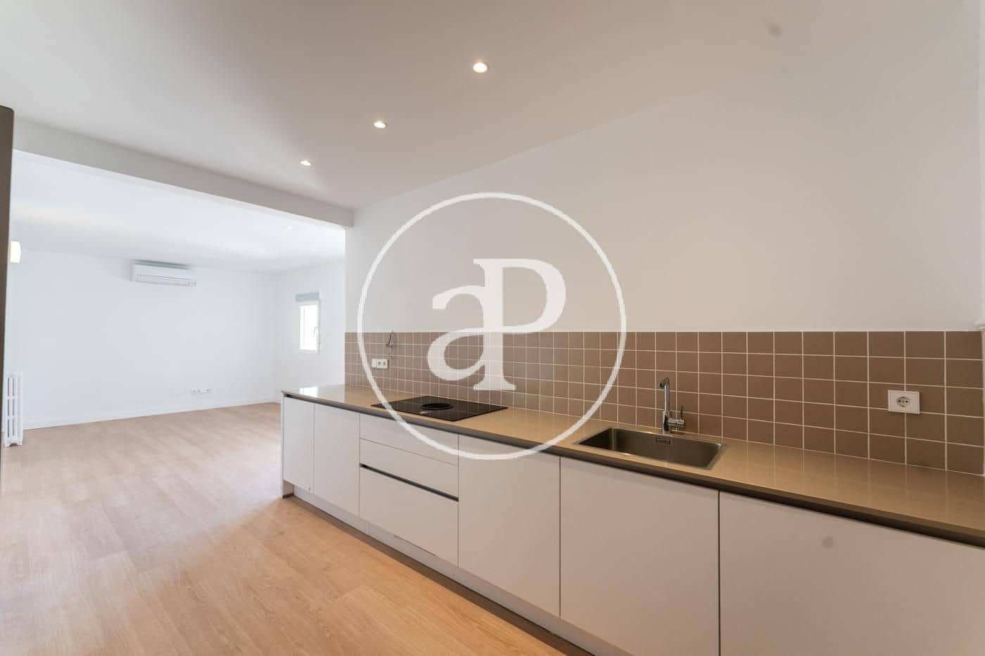 3 slaapkamer Appartement te huur in Madrid stad met garage - € 2.000 (Ref: 9904647)