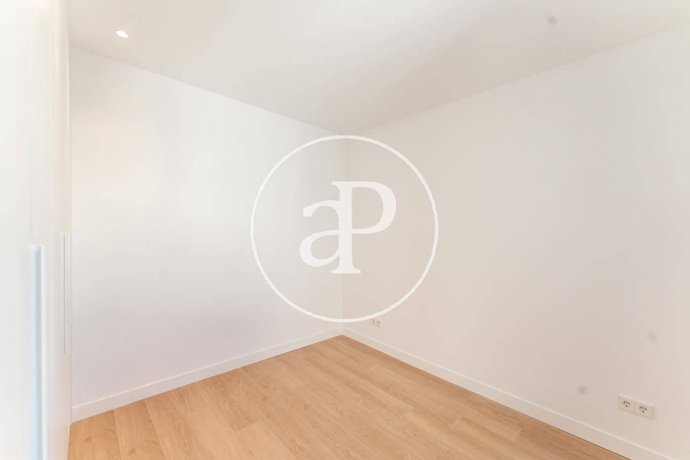 3 slaapkamer Appartement te huur in Madrid stad met garage - € 2.000 (Ref: 9904647)