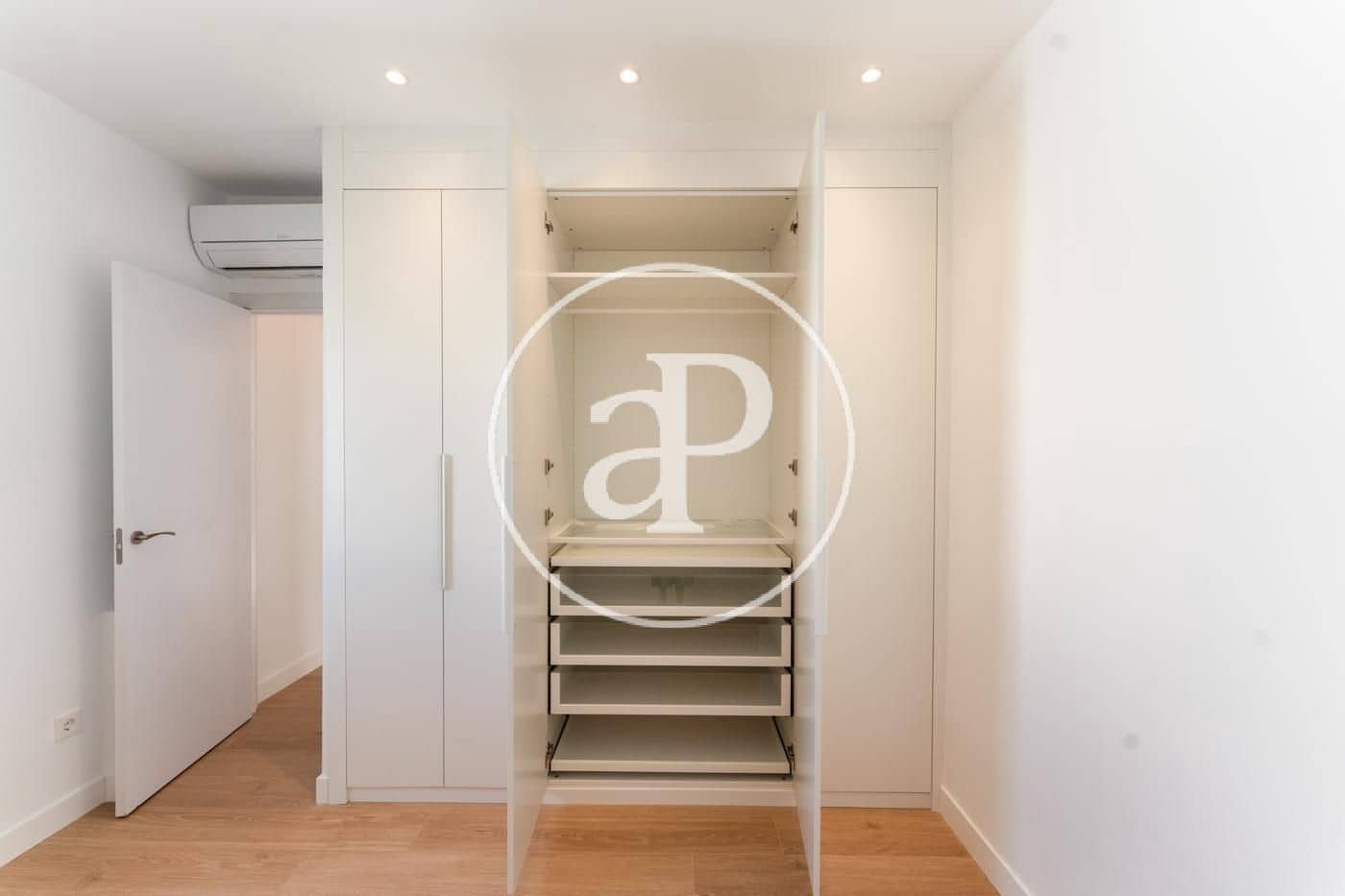 3 slaapkamer Appartement te huur in Madrid stad met garage - € 2.000 (Ref: 9904647)