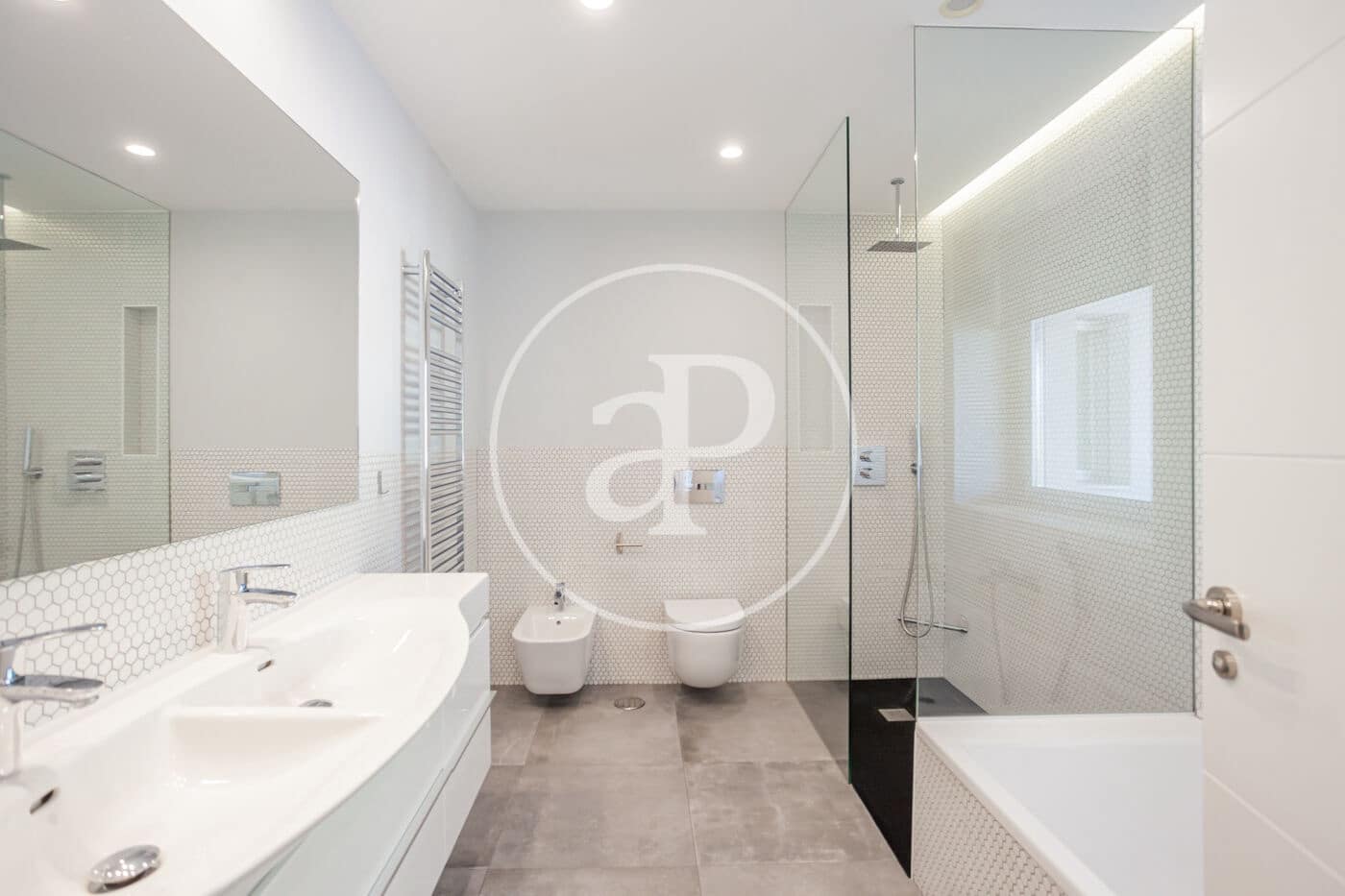 6 Zimmer Villa zu vermieten in Madrid Stadt mit Pool Garage - 7.500 € (Ref: 9904648)