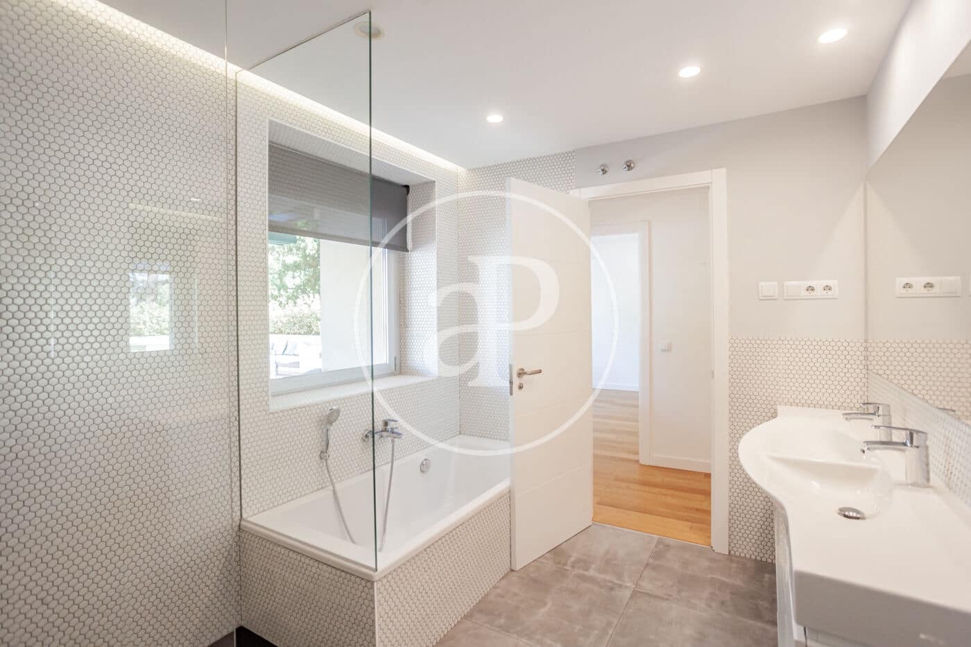 6 Zimmer Villa zu vermieten in Madrid Stadt mit Pool Garage - 7.500 € (Ref: 9904648)