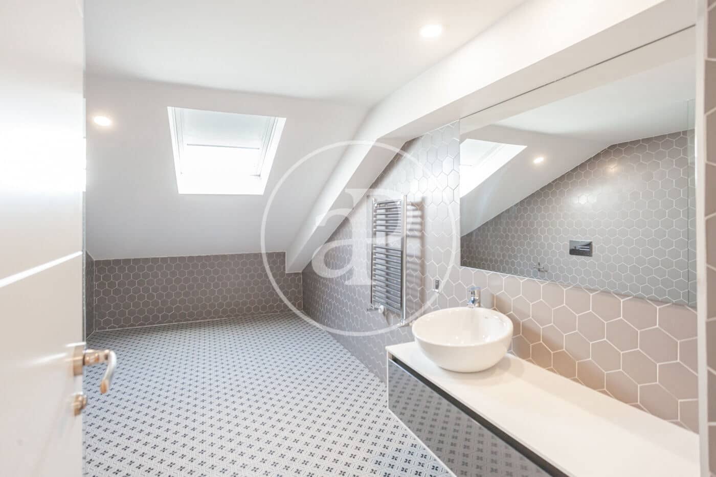 6 Zimmer Villa zu vermieten in Madrid Stadt mit Pool Garage - 7.500 € (Ref: 9904648)