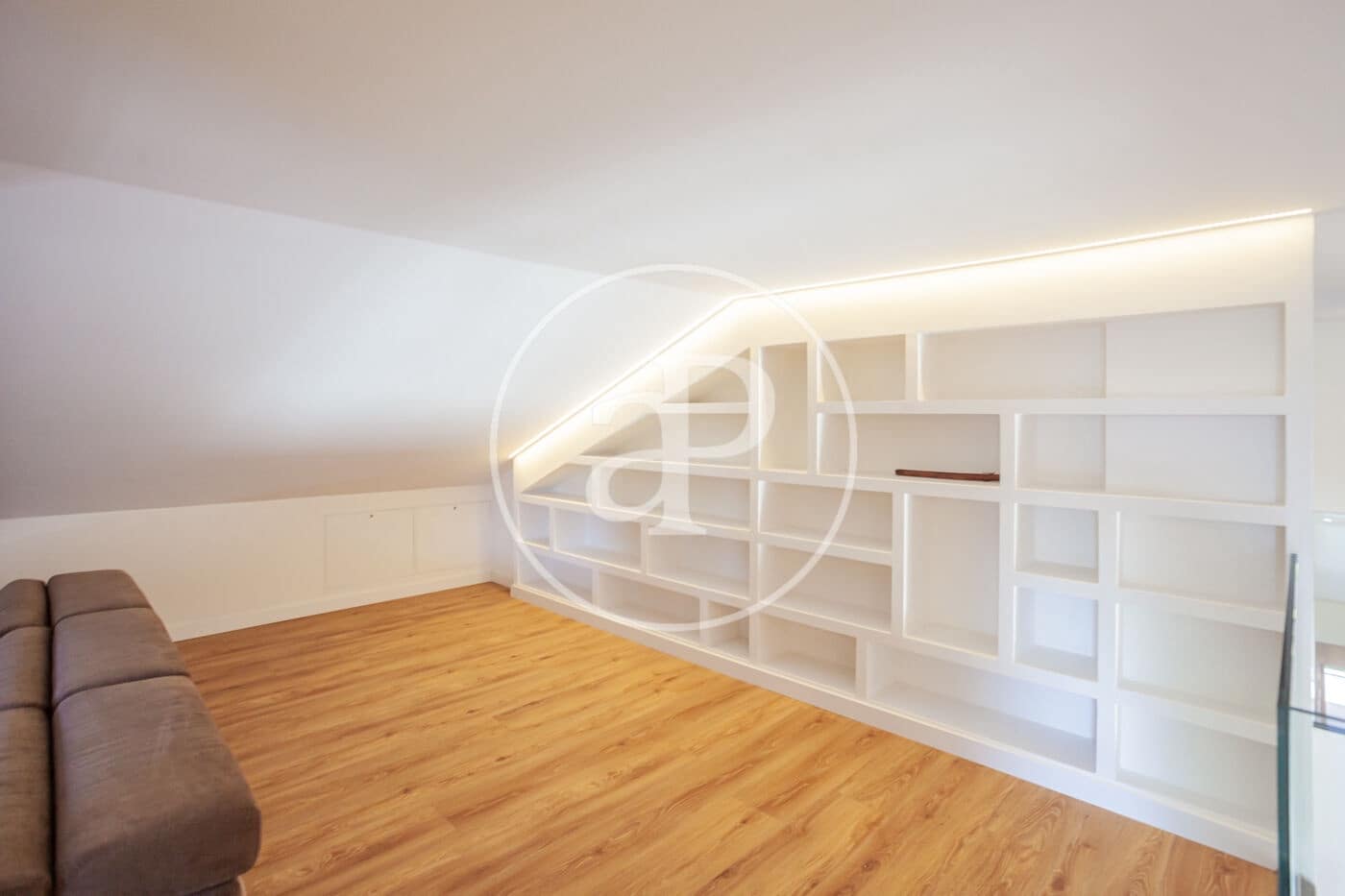 6 Zimmer Villa zu vermieten in Madrid Stadt mit Pool Garage - 7.500 € (Ref: 9904648)
