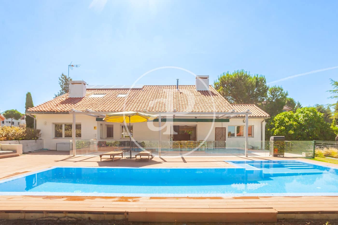 6 Zimmer Villa zu vermieten in Madrid Stadt mit Pool Garage - 7.500 € (Ref: 9904648)