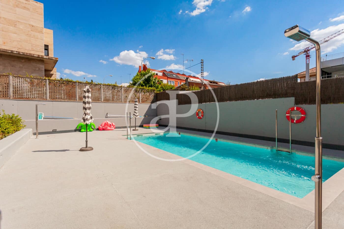 2 sovrum Takvåning till salu i Pozuelo de Alarcon med pool - 1 100 000 € (Ref: 9908048)