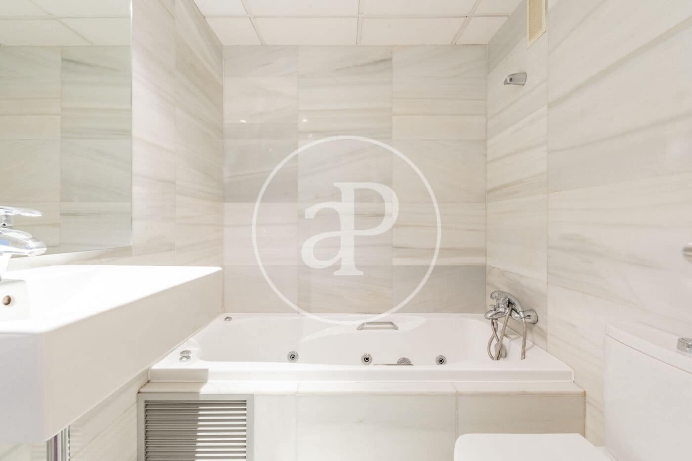 1 sovrum Lägenhet till salu i Madrid stad med pool - 645 000 € (Ref: 9908051)
