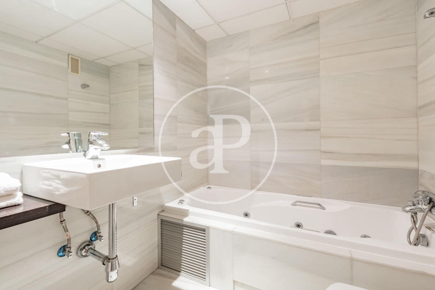 1 sovrum Lägenhet till salu i Madrid stad med pool - 645 000 € (Ref: 9908051)