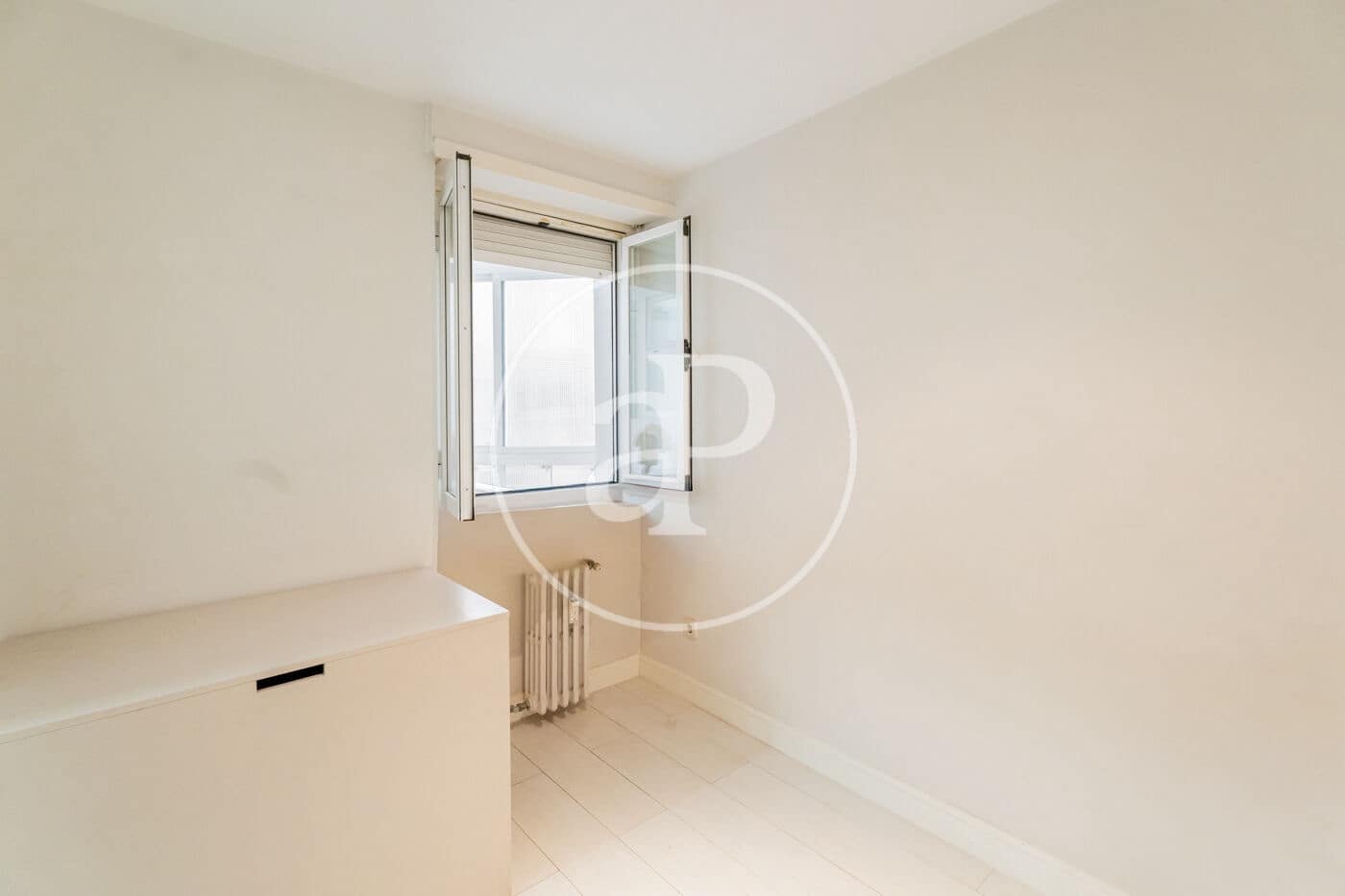4 quarto Apartamento para arrendar em Madrid cidade com garagem - 3 300 € (Ref: 9911076)
