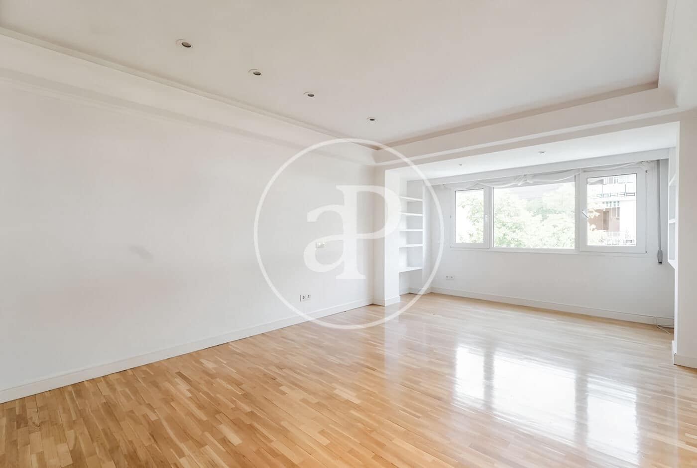 4 quarto Apartamento para arrendar em Madrid cidade com garagem - 3 300 € (Ref: 9911076)