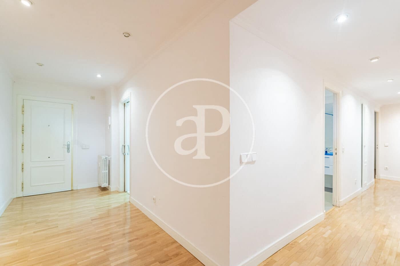 4 quarto Apartamento para arrendar em Madrid cidade com garagem - 3 300 € (Ref: 9911076)