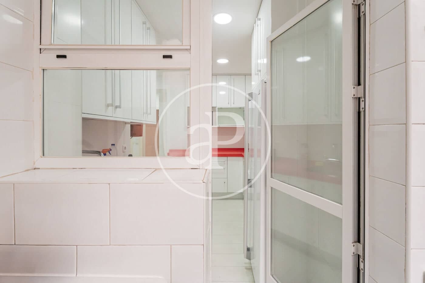 4 quarto Apartamento para arrendar em Madrid cidade com garagem - 3 300 € (Ref: 9911076)
