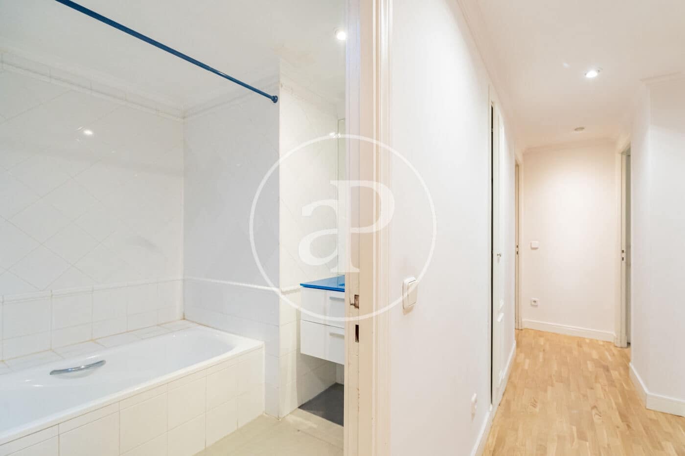 4 quarto Apartamento para arrendar em Madrid cidade com garagem - 3 300 € (Ref: 9911076)