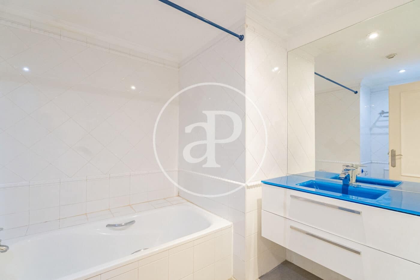 4 quarto Apartamento para arrendar em Madrid cidade com garagem - 3 300 € (Ref: 9911076)
