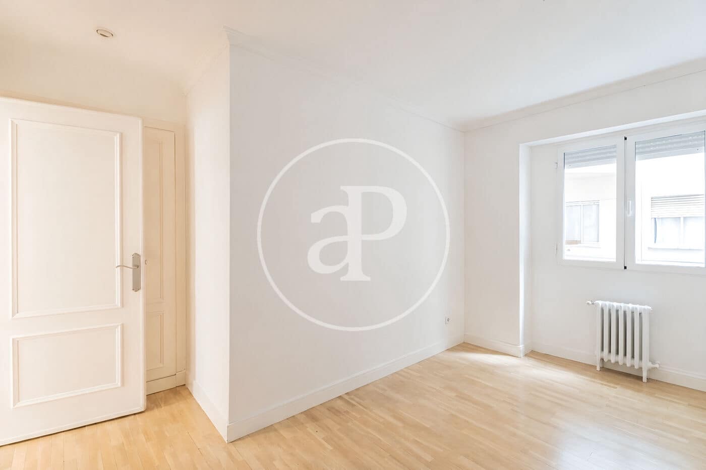 4 quarto Apartamento para arrendar em Madrid cidade com garagem - 3 300 € (Ref: 9911076)