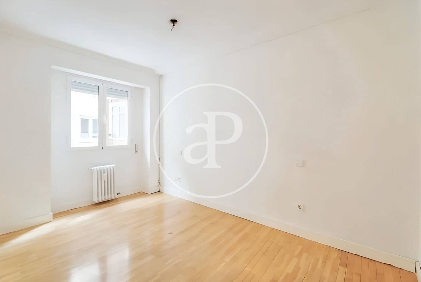 4 quarto Apartamento para arrendar em Madrid cidade com garagem - 3 300 € (Ref: 9911076)