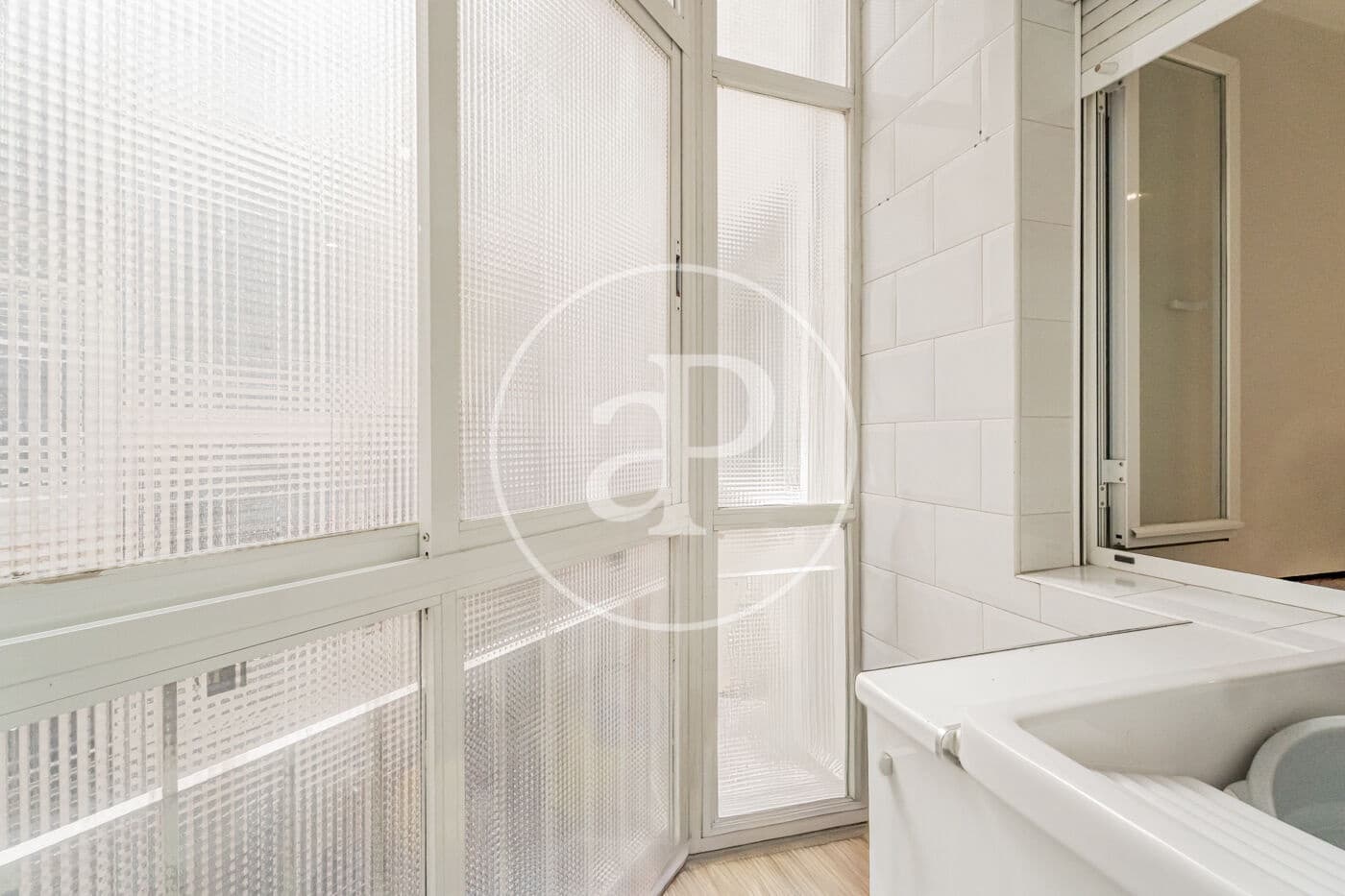 4 quarto Apartamento para arrendar em Madrid cidade com garagem - 3 300 € (Ref: 9911076)