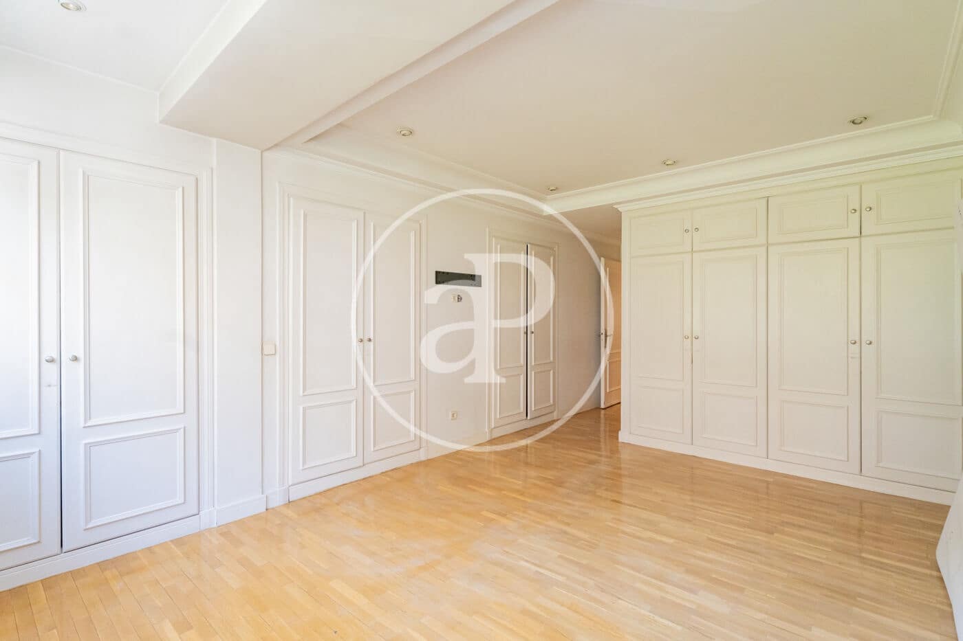 4 quarto Apartamento para arrendar em Madrid cidade com garagem - 3 300 € (Ref: 9911076)