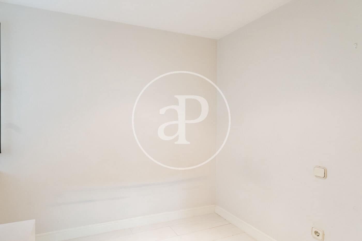 4 quarto Apartamento para arrendar em Madrid cidade com garagem - 3 300 € (Ref: 9911076)