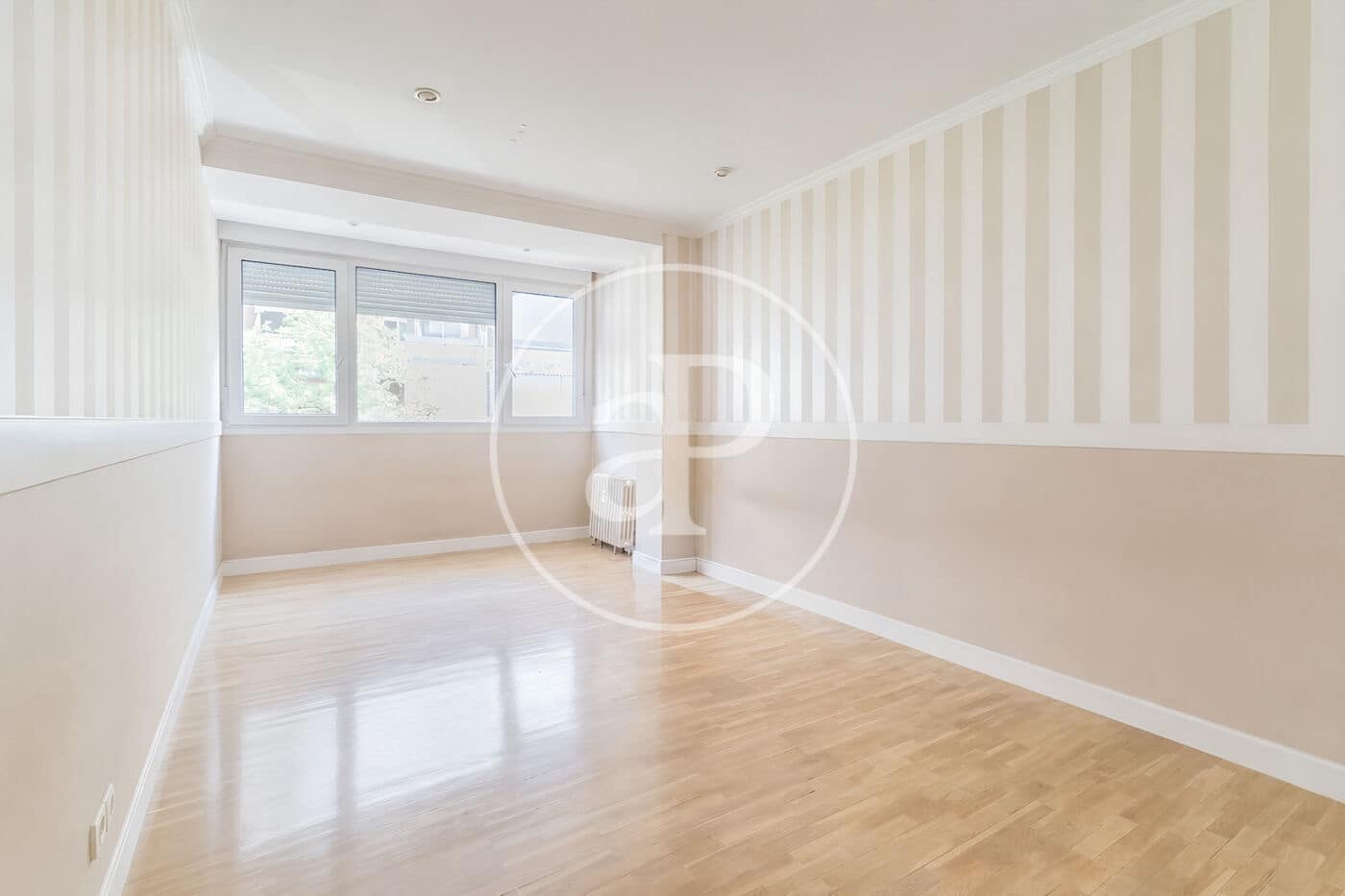 4 quarto Apartamento para arrendar em Madrid cidade com garagem - 3 300 € (Ref: 9911076)