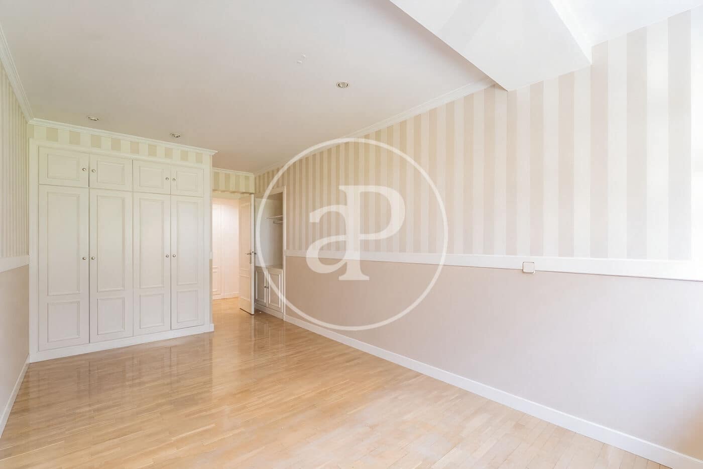 4 quarto Apartamento para arrendar em Madrid cidade com garagem - 3 300 € (Ref: 9911076)