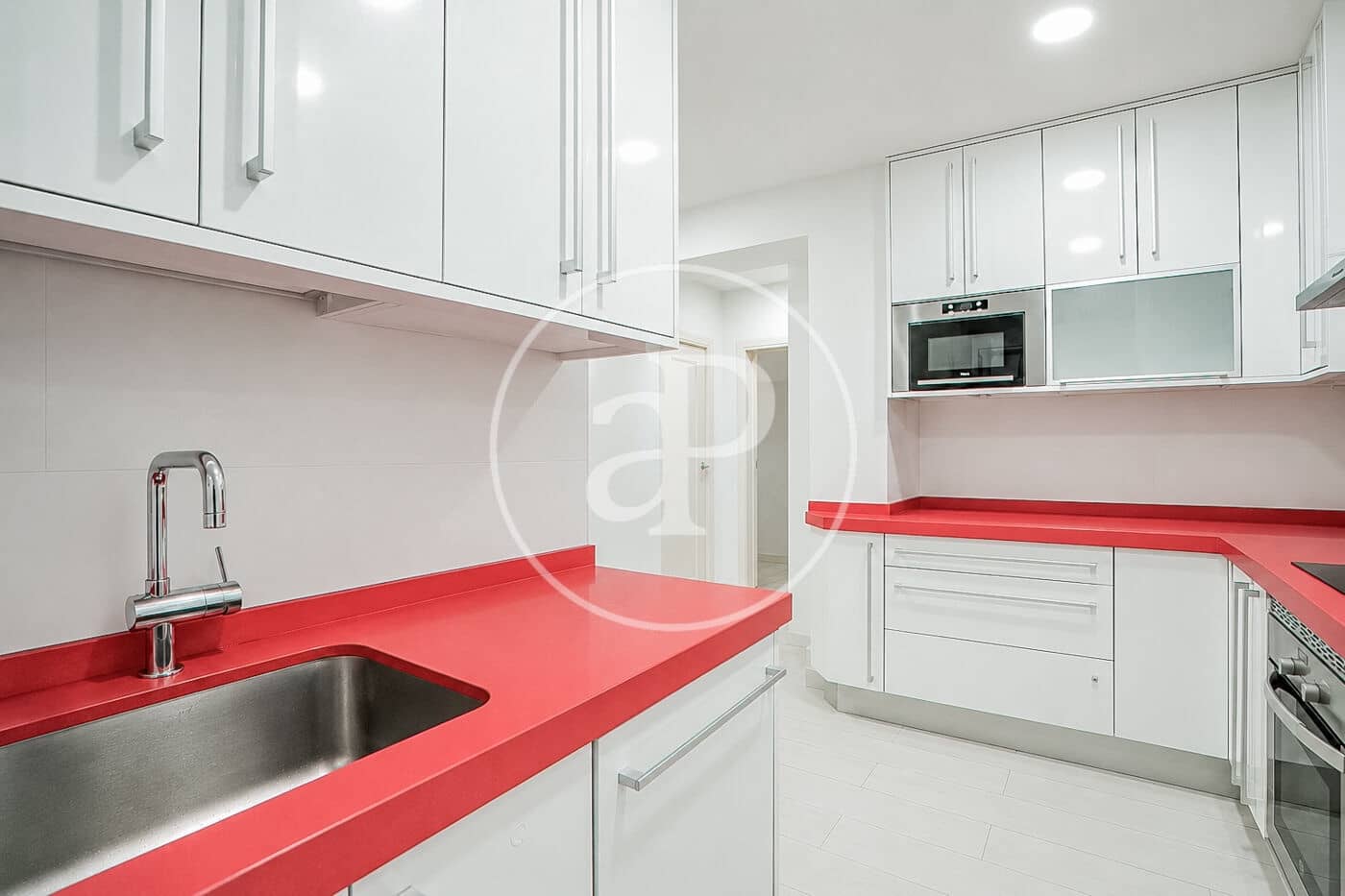4 quarto Apartamento para arrendar em Madrid cidade com garagem - 3 300 € (Ref: 9911076)