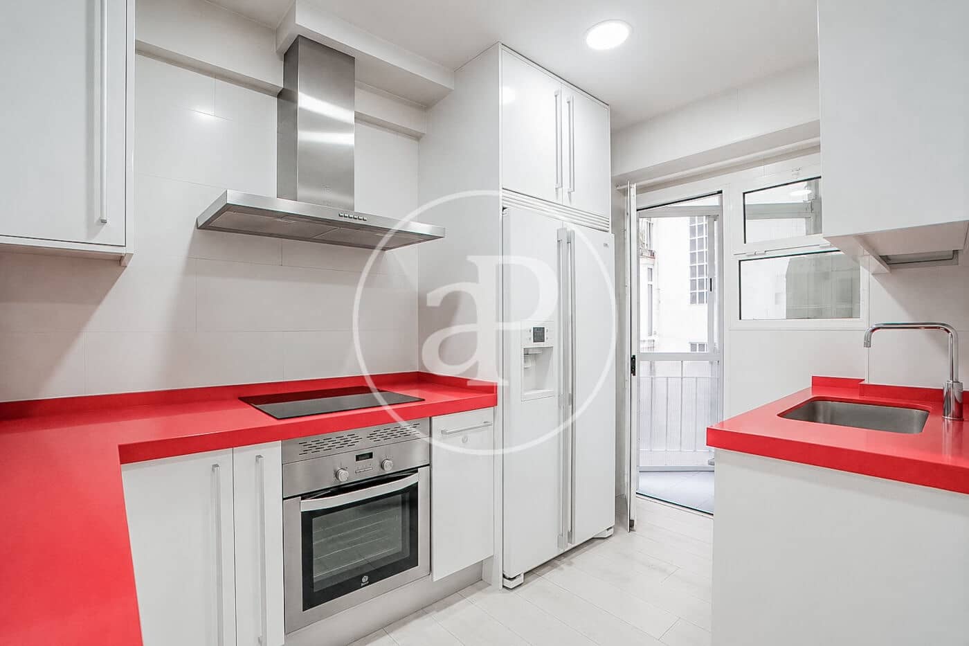 4 quarto Apartamento para arrendar em Madrid cidade com garagem - 3 300 € (Ref: 9911076)