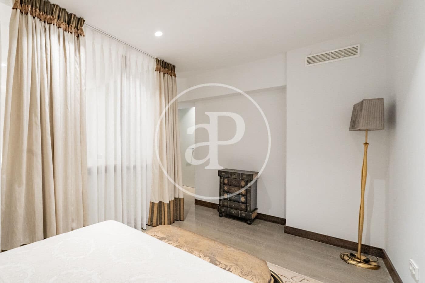 2 soverom Leilighet til salgs i Madrid by med svømmebasseng - € 2 800 000 (Ref: 9911078)
