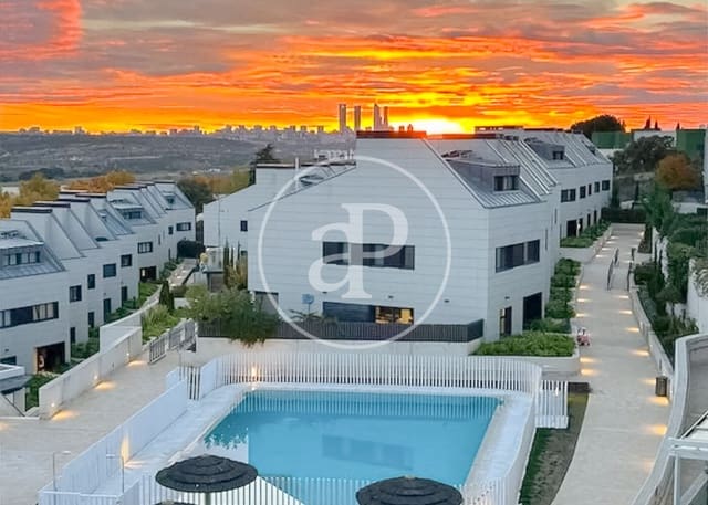 5 Zimmer Villa zu verkaufen in La Moraleja, Alcobendas mit Pool - 2.400.000 € (Ref: 9911079)