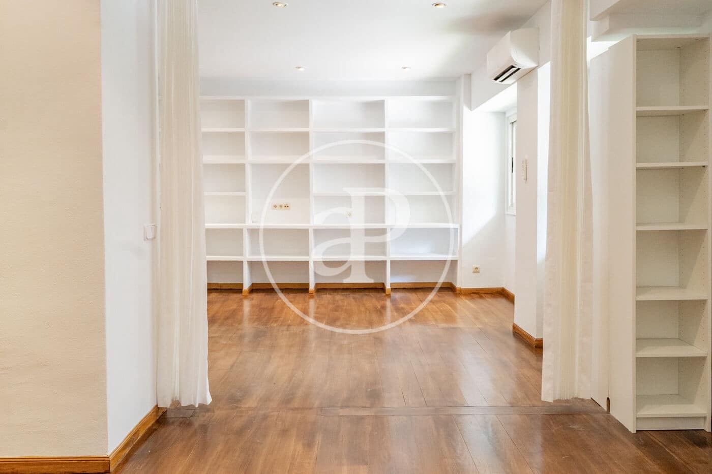 1 soveværelse Lejlighed til leje i Madrid by med swimmingpool - € 2.000 (Ref: 9911080)