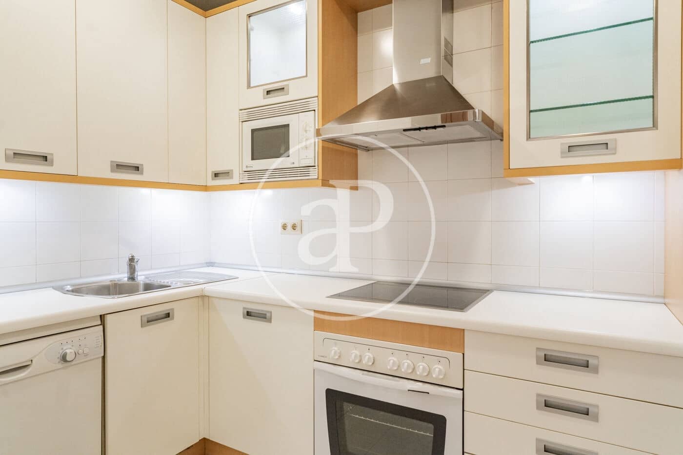 1 soveværelse Lejlighed til leje i Madrid by med swimmingpool - € 2.000 (Ref: 9911080)