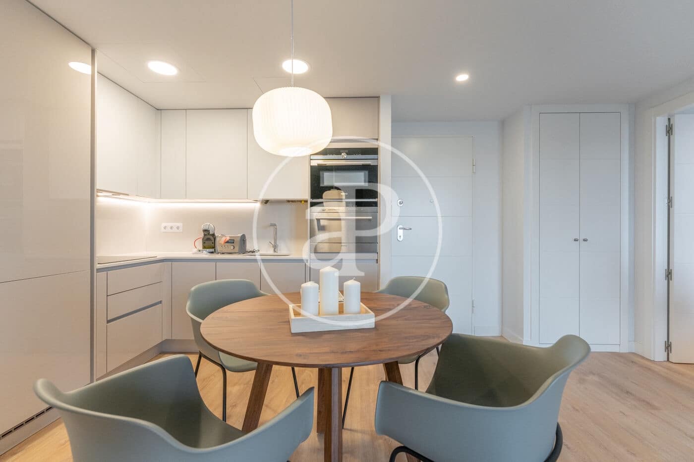 1 slaapkamer Appartement te huur in Madrid stad met zwembad garage - € 1.700 (Ref: 9911082)