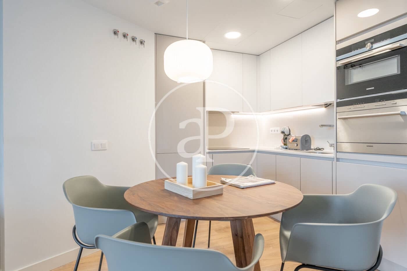 1 slaapkamer Appartement te huur in Madrid stad met zwembad garage - € 1.700 (Ref: 9911082)