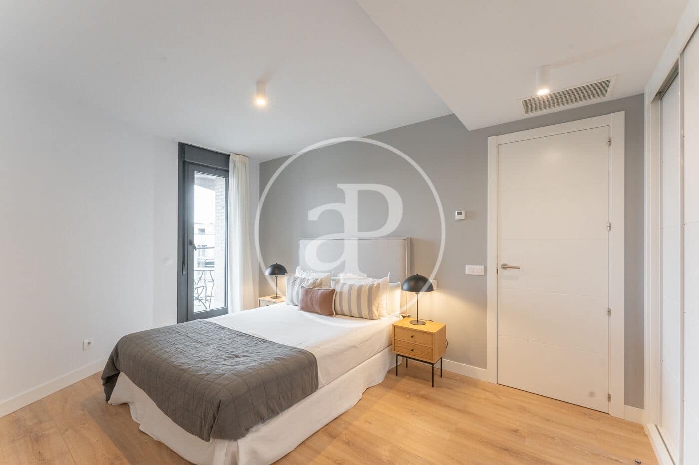1 slaapkamer Appartement te huur in Madrid stad met zwembad garage - € 1.700 (Ref: 9911082)