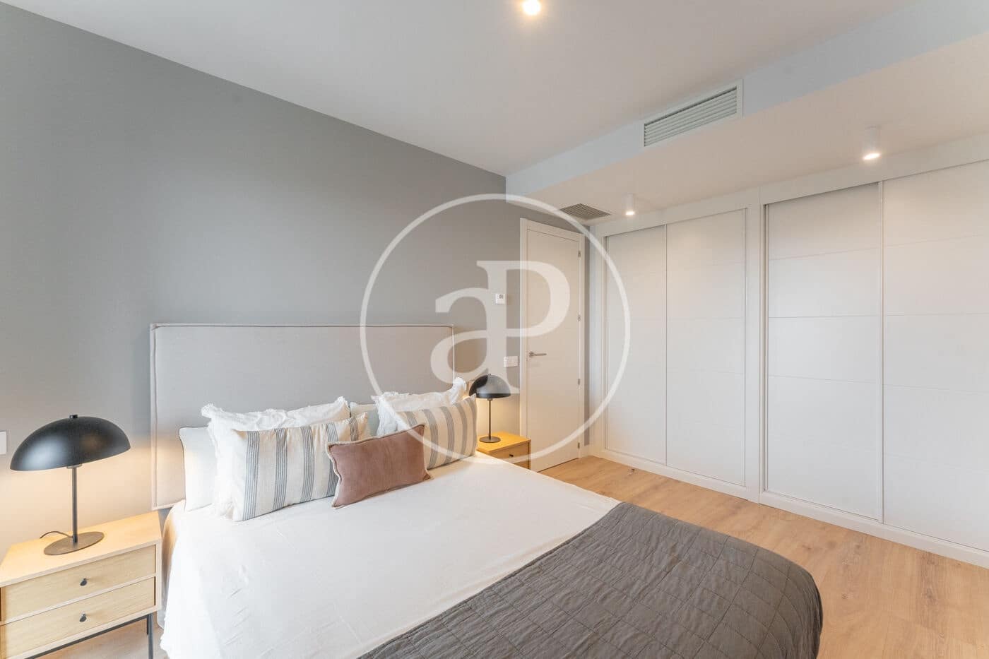 1 slaapkamer Appartement te huur in Madrid stad met zwembad garage - € 1.700 (Ref: 9911082)