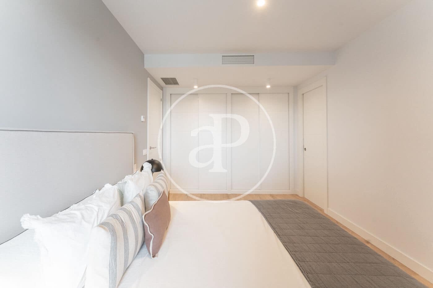 1 slaapkamer Appartement te huur in Madrid stad met zwembad garage - € 1.700 (Ref: 9911082)