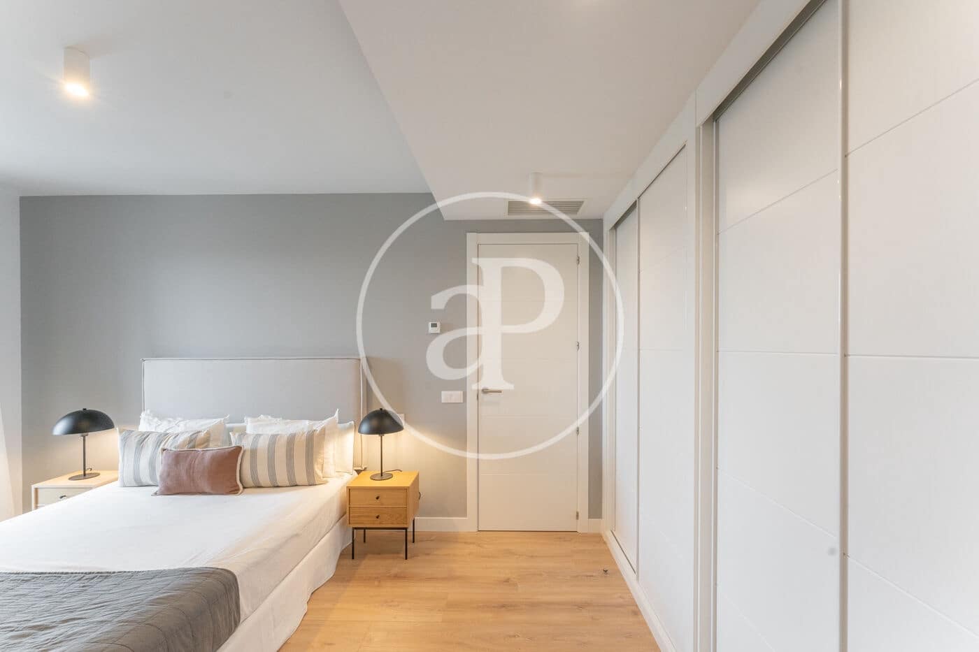 1 slaapkamer Appartement te huur in Madrid stad met zwembad garage - € 1.700 (Ref: 9911082)