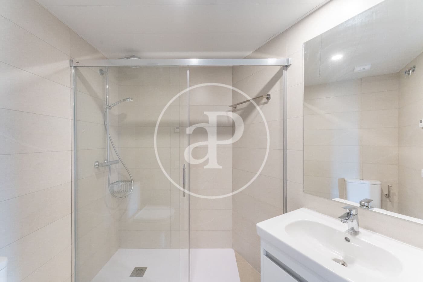 1 slaapkamer Appartement te huur in Madrid stad met zwembad garage - € 1.700 (Ref: 9911082)