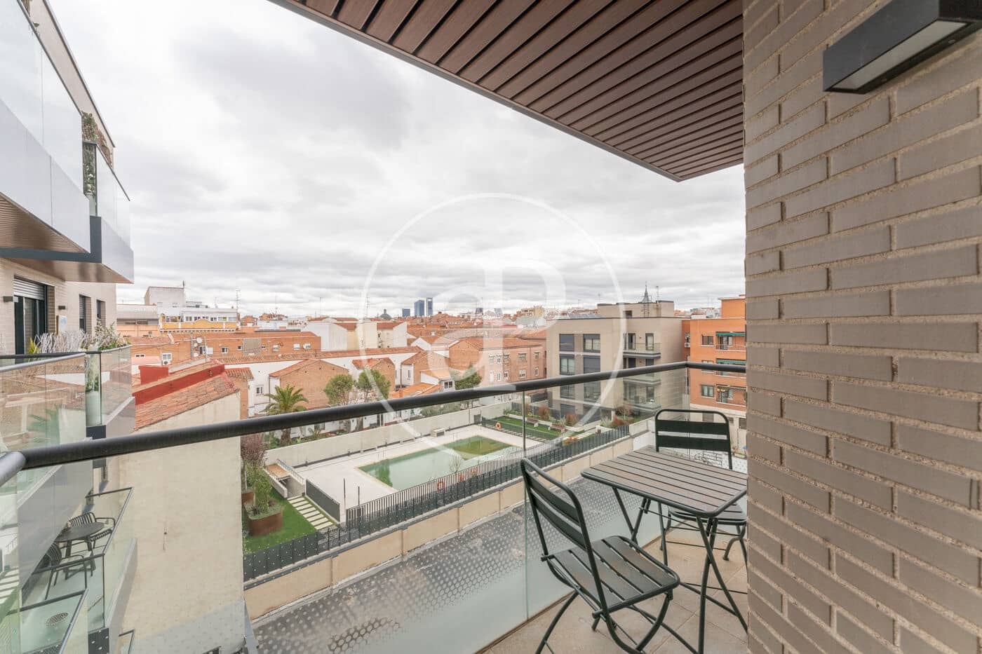 1 slaapkamer Appartement te huur in Madrid stad met zwembad garage - € 1.700 (Ref: 9911082)